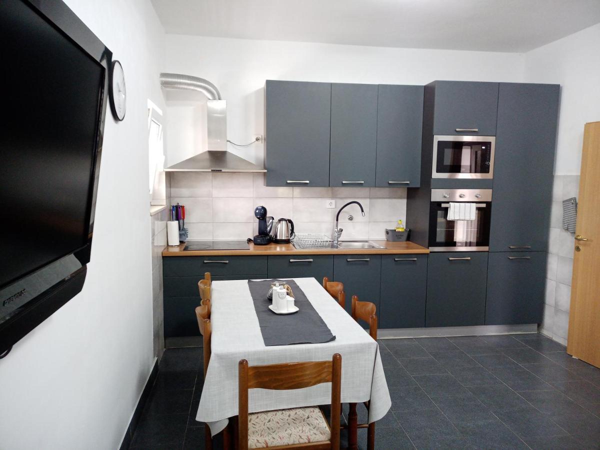 Obiteljski Stan Kastel Luksic Apartment Kastela Ngoại thất bức ảnh
